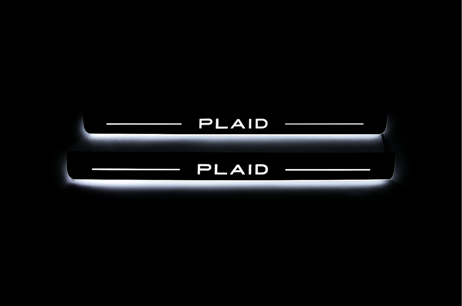 Illuminated LED Door Sill Tread Plates Tesla Model S 2012+ With PLAID Logo Tesla Led Door Sills decoinfabric