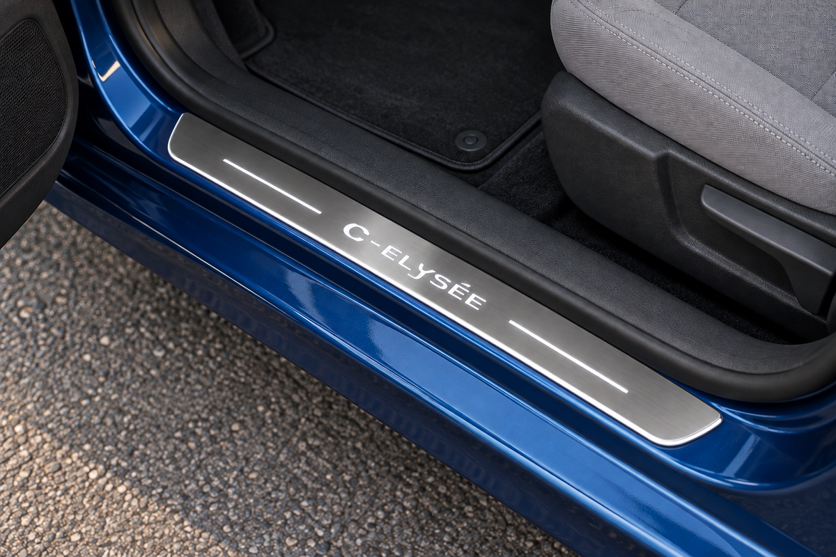 C-ELYSÉE Stainless sill with white lettering, bars and edge illumination on blue metal directly against rubber seal — product visualization