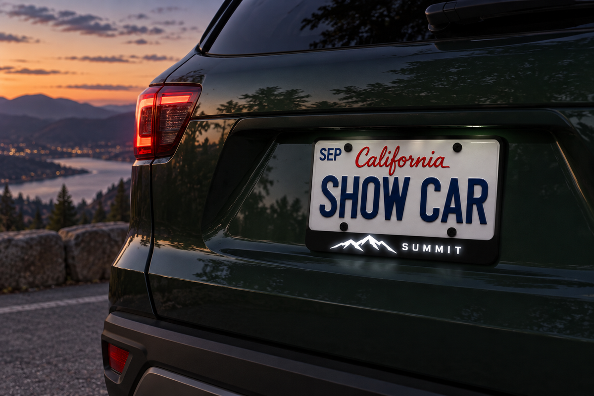 Concept visualization of the catalogue SUMMIT mountain-logo custom LED badge below an illustrative SHOW CAR plate on a green SUV; not a customer installation.