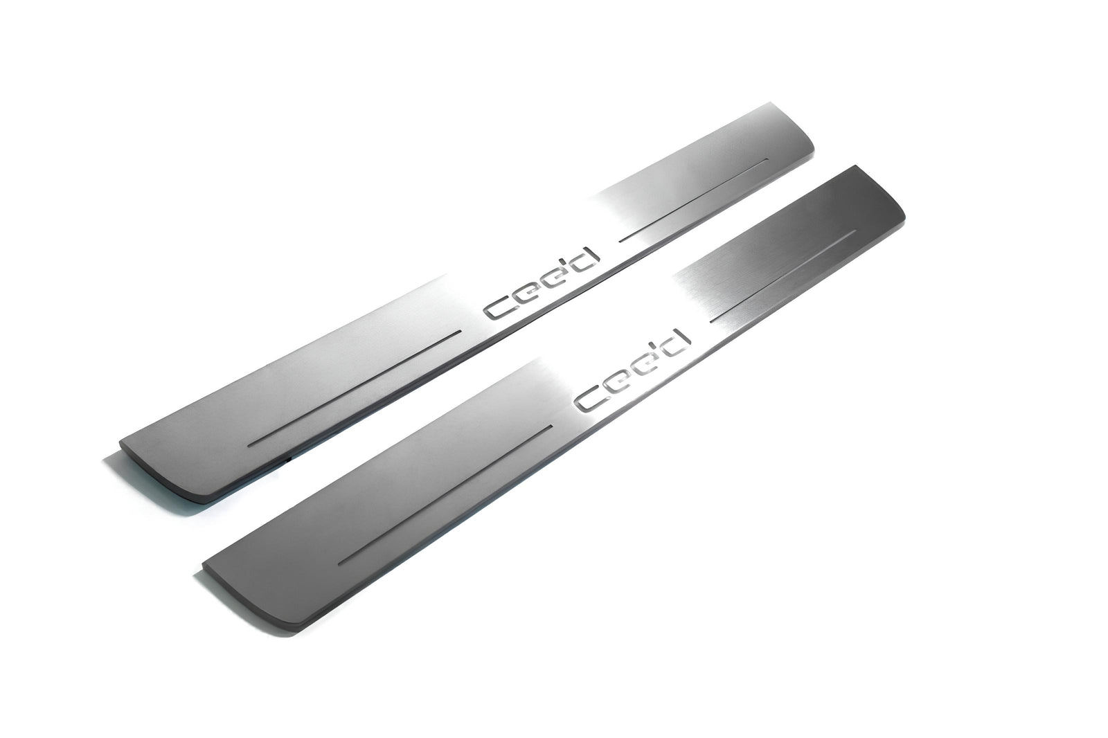 KIA Ceed II 2012+ entry guards in stainless steel with Cee`d logo