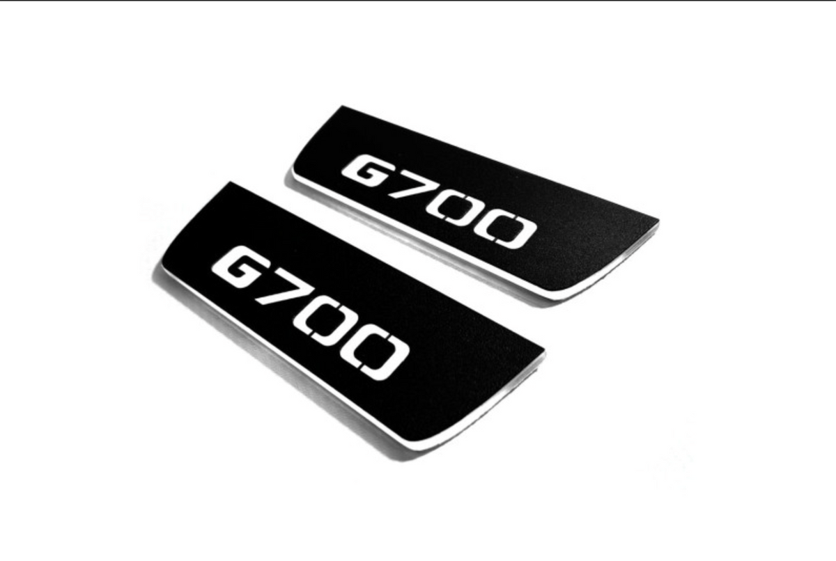 Two short black-finished door sill plates with G700 lettering on a white background, angled view.
