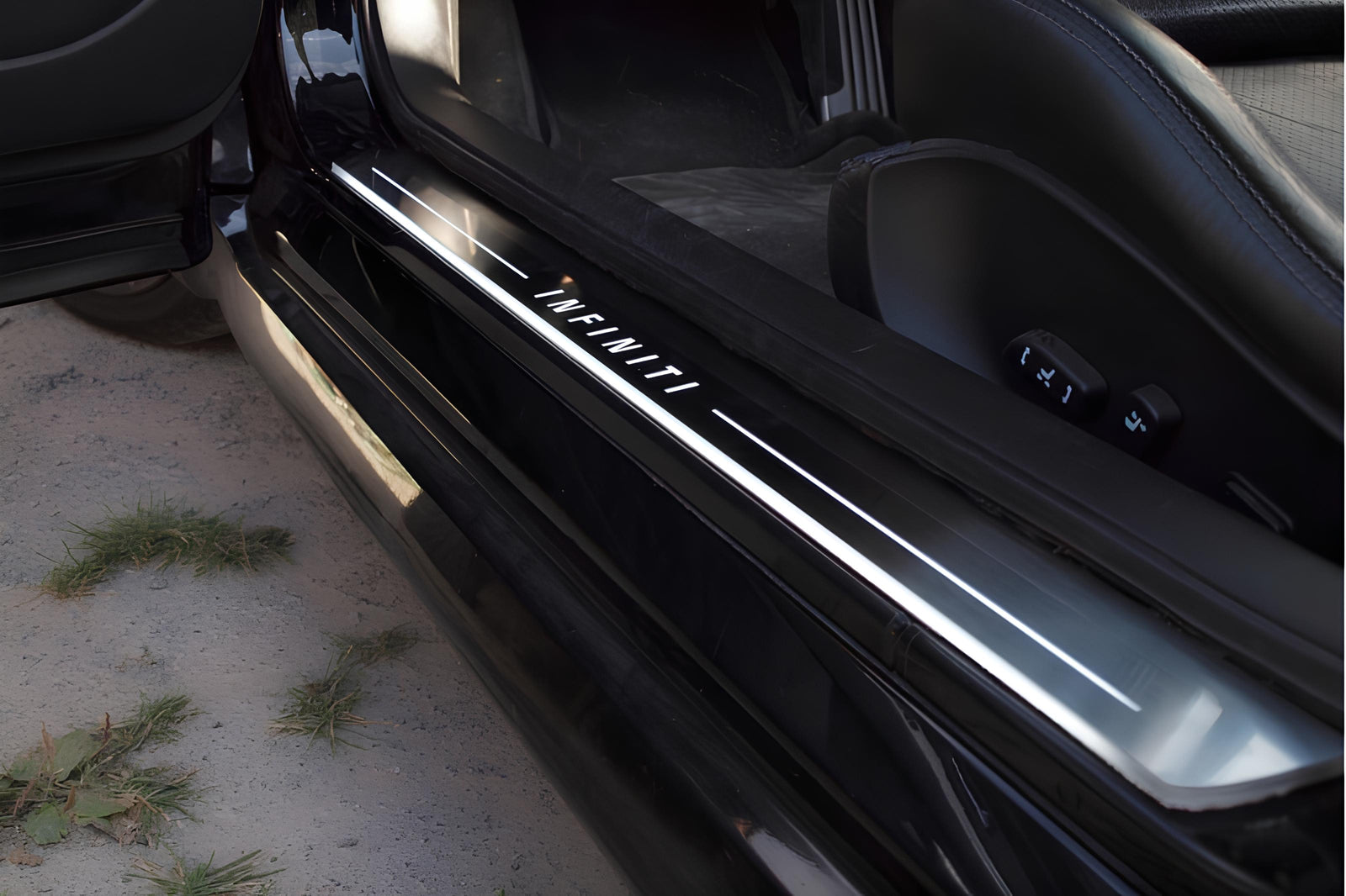 Infiniti G 4D 2007+ LED door sill plates in stainless steel with Infiniti logo