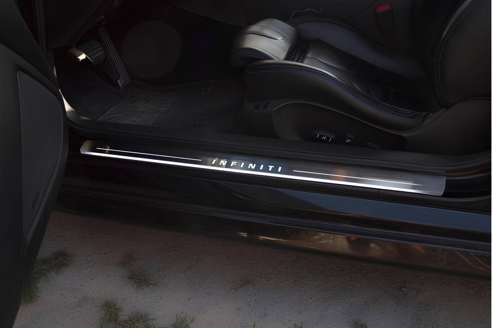 Infiniti G 4D 2007+ entry guards in stainless steel with Infiniti logo