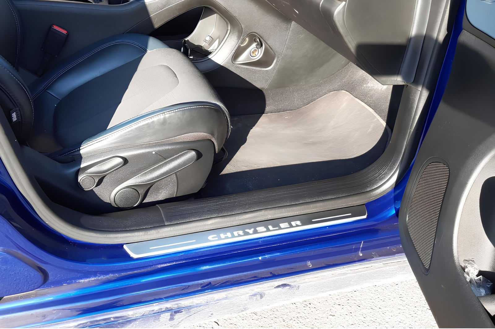 Chrysler 200 II 2015+ entry guards in stainless steel with Chrysler logo