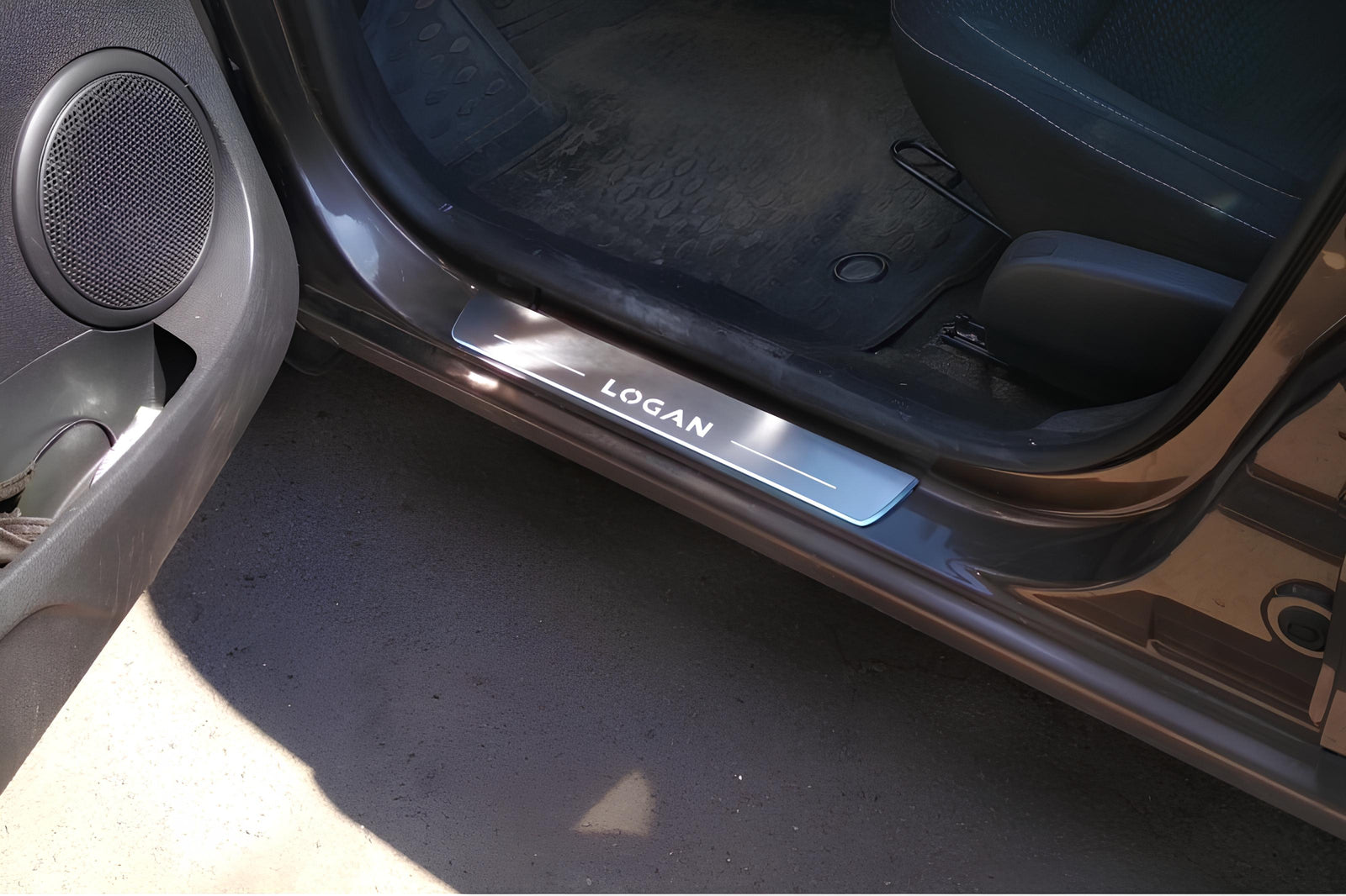 LED door sill plates Dacia Logan II 2013+ in stainless steel with Logan logo