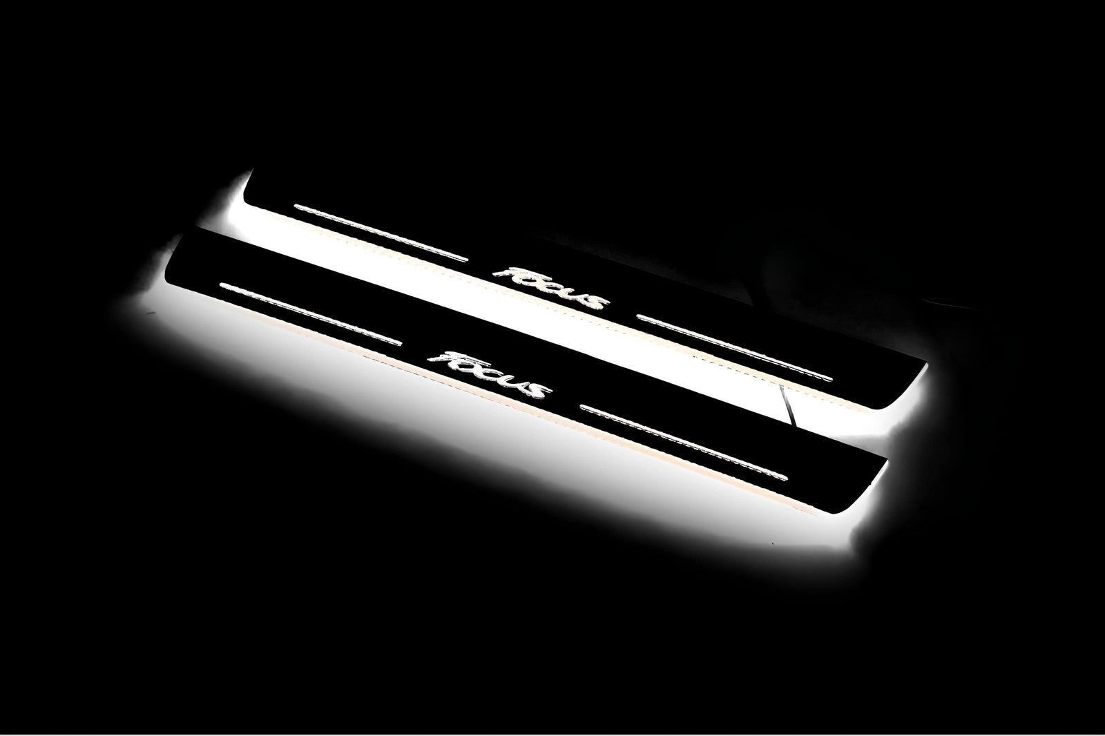Ford Focus III 2011+ stainless steel LED door sill plates with Focus logo