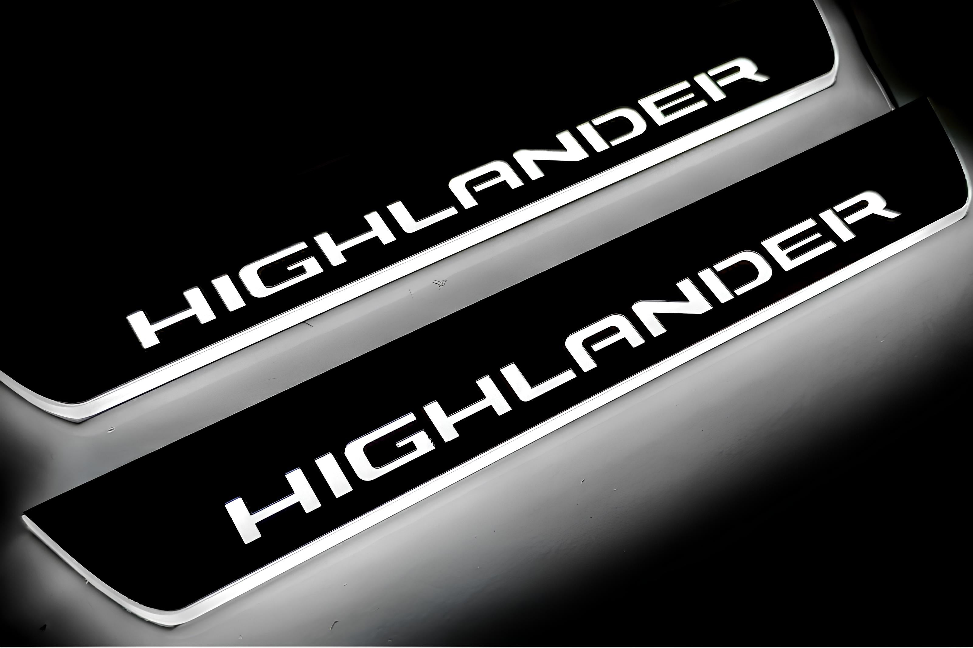 Illuminated LED Door Sill Tread Plates Toyota Highlander IV 2019+ With Highlander Logo Toyota Led Door Sills opdesign
