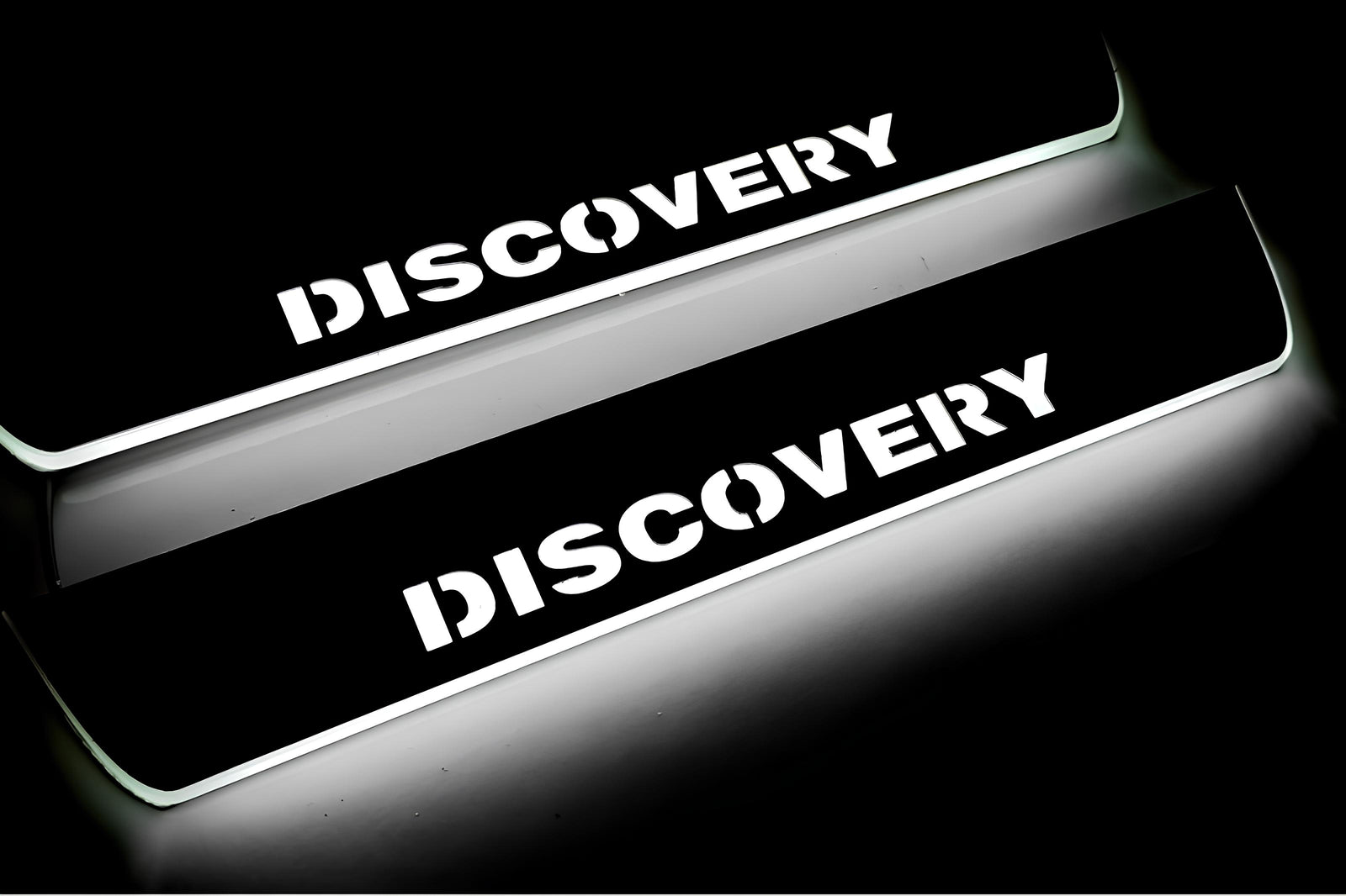 Land Rover Discovery III 2004+ stainless steel LED door sill plates with Discovery logo