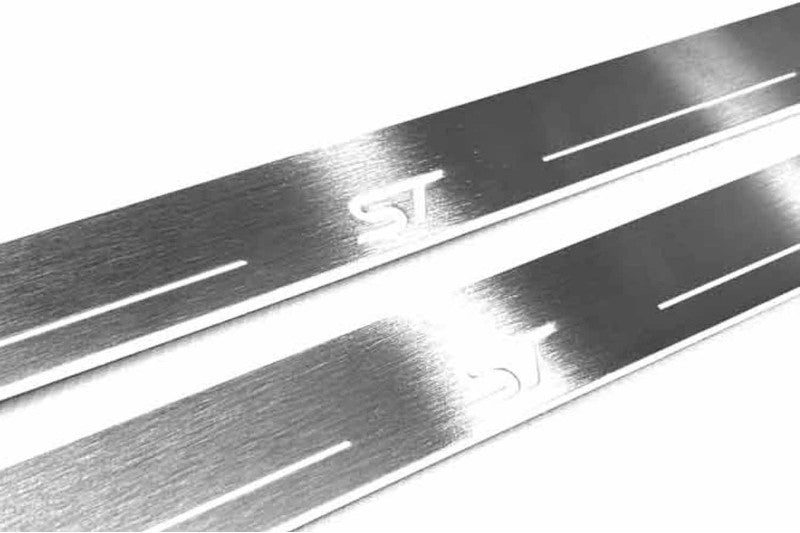 LED door sill plates Ford Focus III 2011+ in stainless steel with ST logo