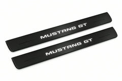 Catalogue illustration of two front black Matte PRO LED door sill plates with illuminated Mustang GT lettering for Ford Mustang VI S550; dimensions are selected during manufacture.
